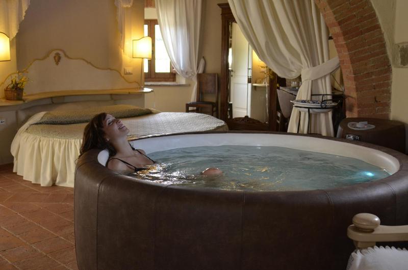 Suite with Spa Bath image 2