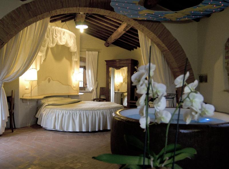 Suite with Spa Bath image 3