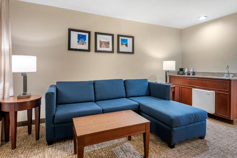 King Suite with Sofa Bed - Non Smoking image 3