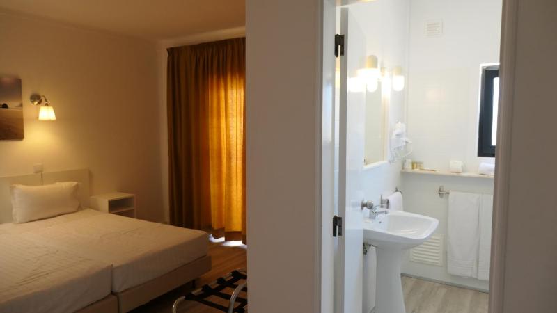 Superior Double Room with Balcony image 3