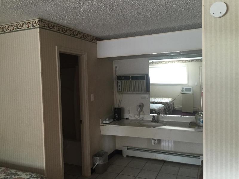 Standard Double Room with Two Double Beds image 2