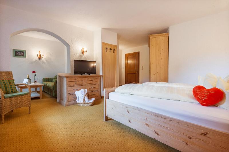 Double Room with Mountain View image 3