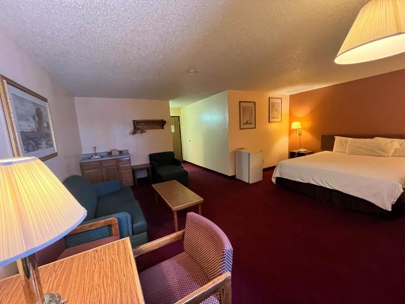 King Suite - Non-Smoking image 3
