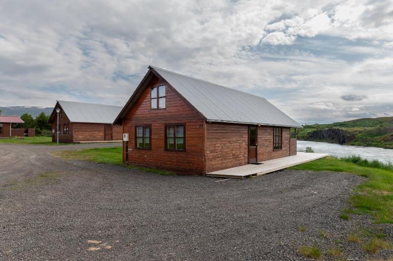 Two-Bedroom Cottage with River View image 3