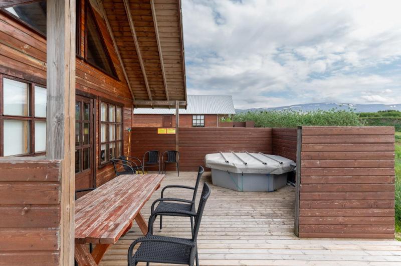 Two-Bedroom Cottage with River View image 2