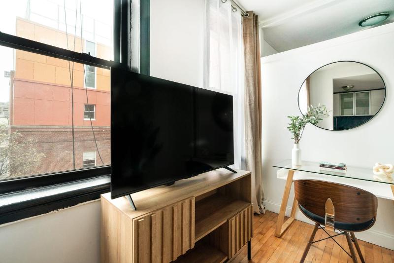 139-3E west village 1BR best value - image 10