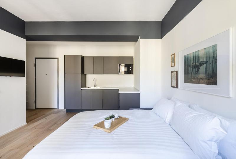 Easylife - Monolocale con balcone in Risorgimento Images