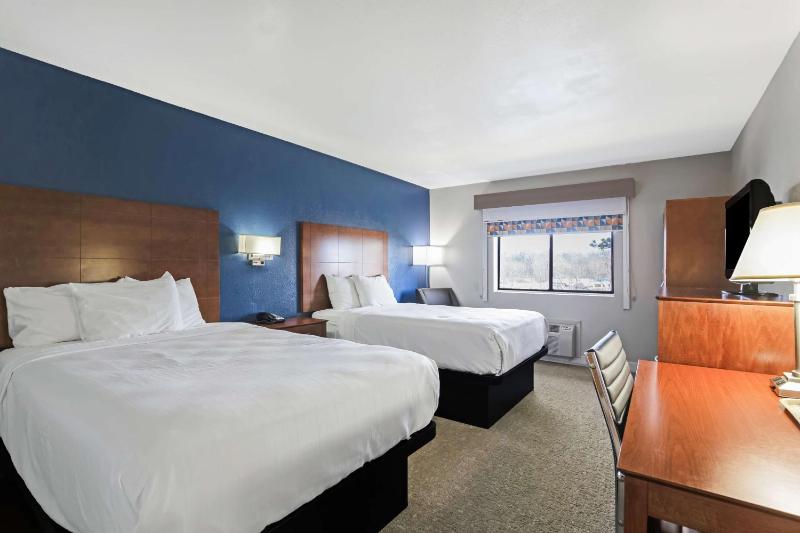 Double Room with Two Double Beds image 4