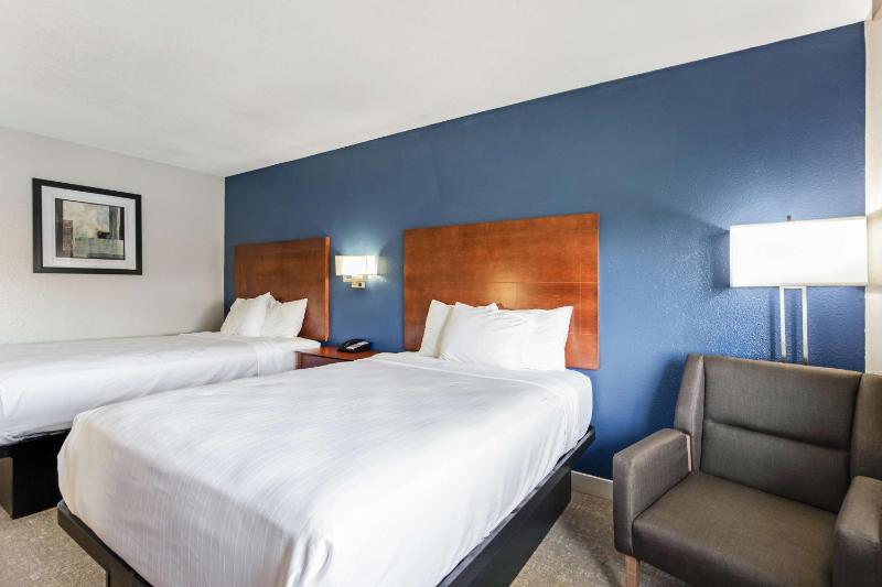 Double Room with Two Double Beds image 3