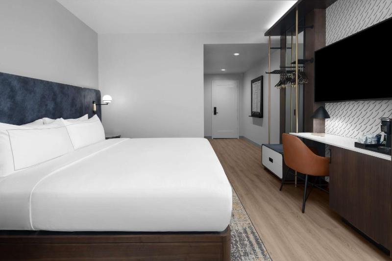 Corner King Room image 4