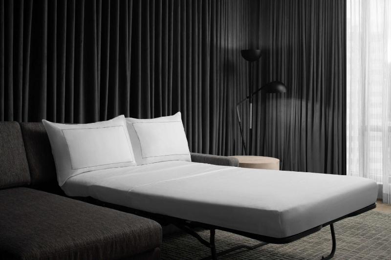 Corner Queen Room with Two Queen Beds - Non-Smoking image 3