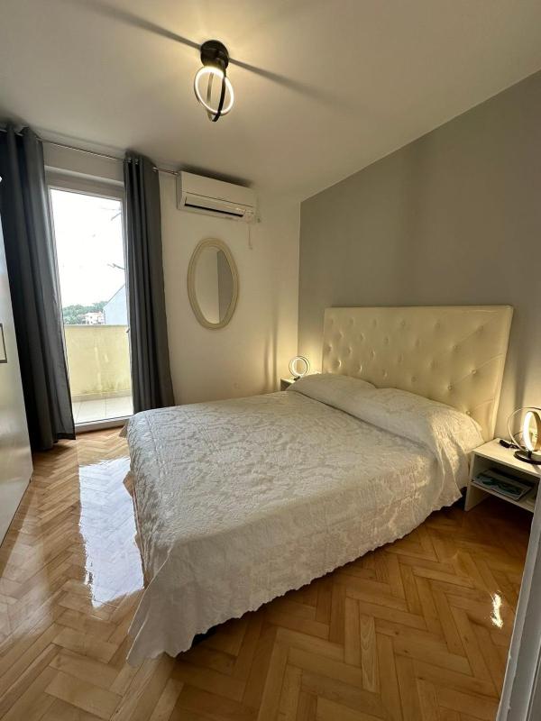 One-Bedroom Apartment with Balcony and Sea View image 1