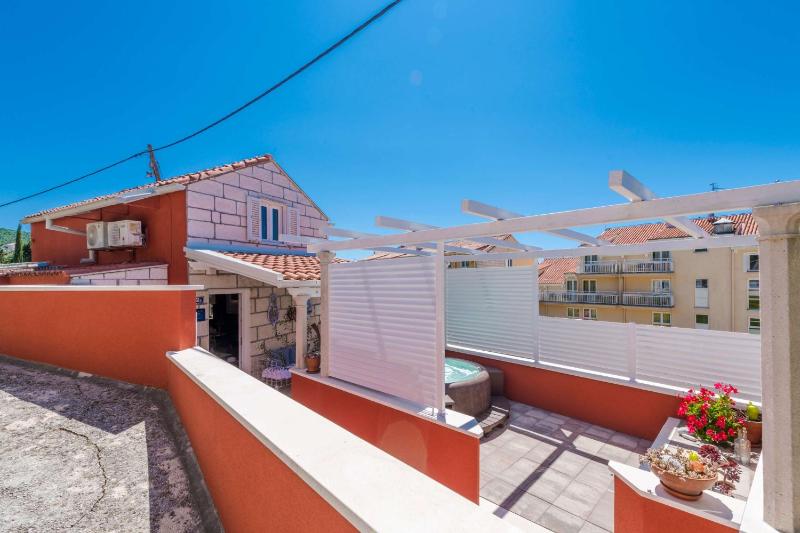 Beachfront family-friendly house with hot tub Cavtat Dubrovnik - 22828 - image 1