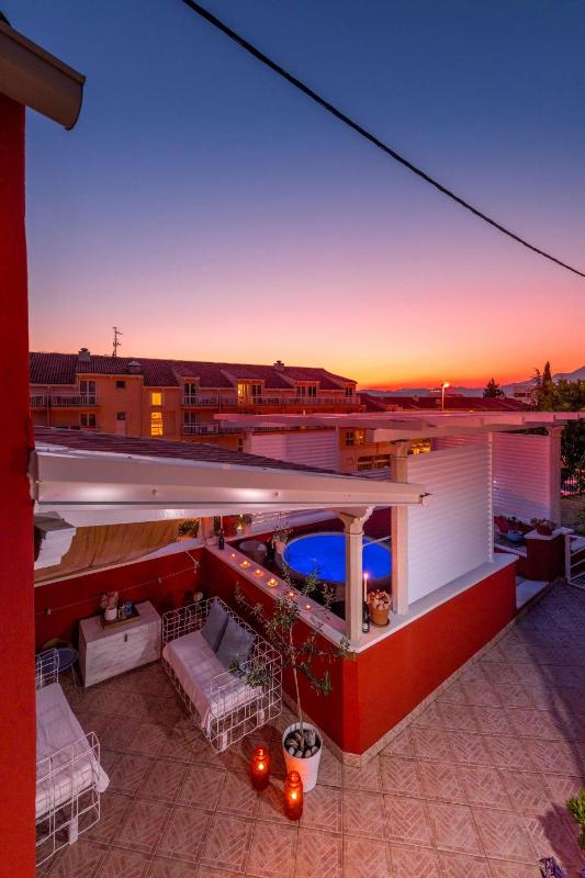 Beachfront family-friendly house with hot tub Cavtat Dubrovnik - 22828 - image 11