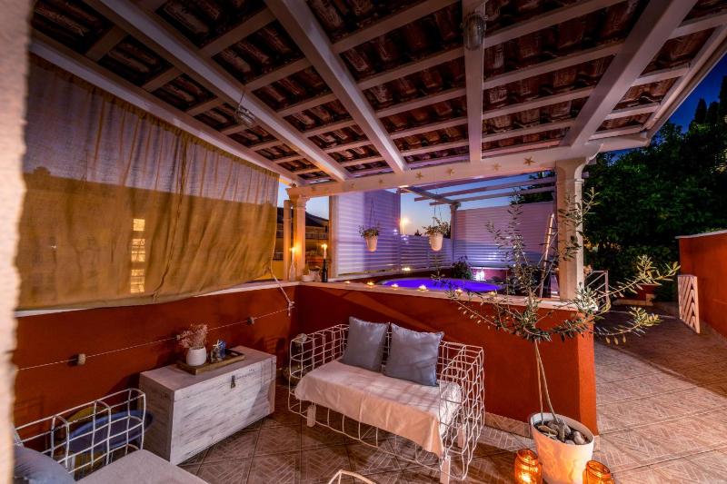 Beachfront family-friendly house with hot tub Cavtat Dubrovnik - 22828 - image 2