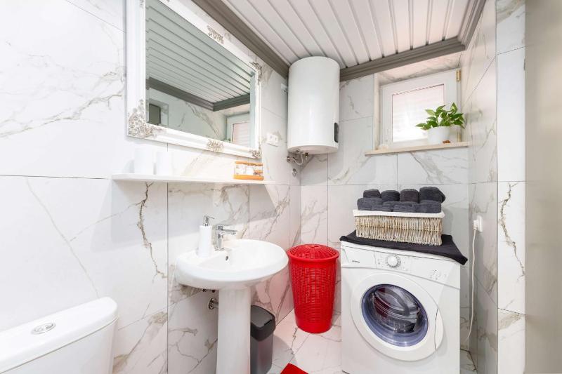 Beachfront family-friendly house with hot tub Cavtat Dubrovnik - 22828 - image 3