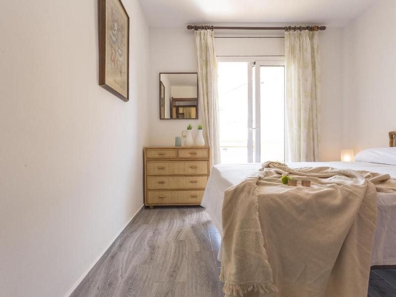 Apartamento para 6 Personas en la Playa con Parking y Wi-Fi - ES-325-7 - image 2