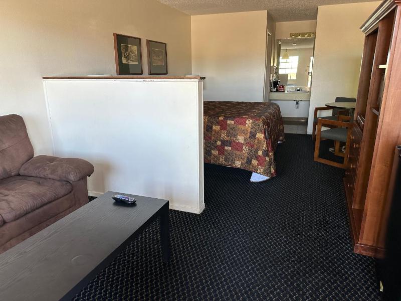 Windcrest Inn and Suites - image 18