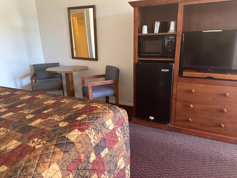 Windcrest Inn and Suites - image 13