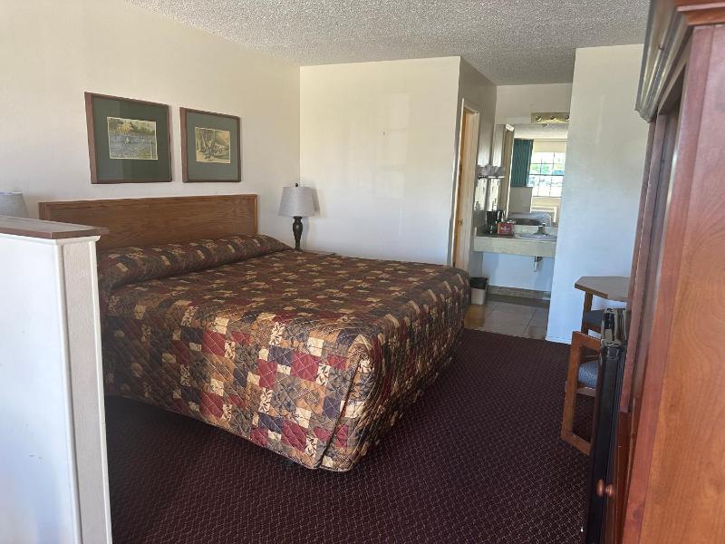 Windcrest Inn and Suites - image 37