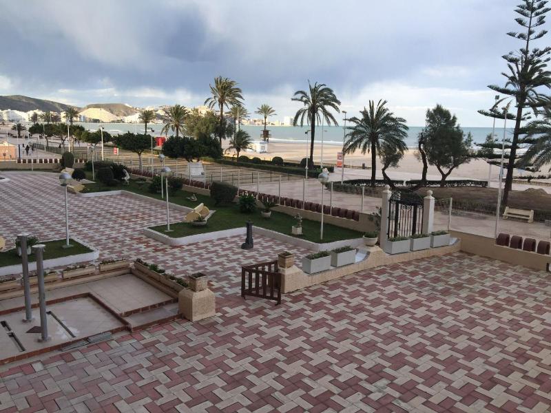 Apartamento ARENSOL EN PRIMERA LINEA DE PLAYA - image 7