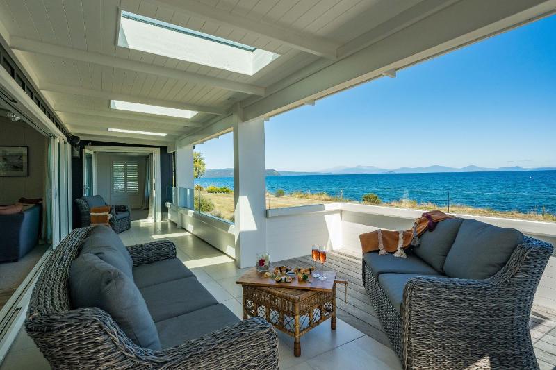 Lakefront Style - Lake Taupo Holiday Home - image 14