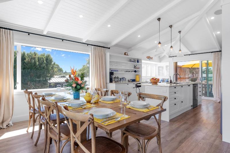 Lakefront Style - Lake Taupo Holiday Home - image 22