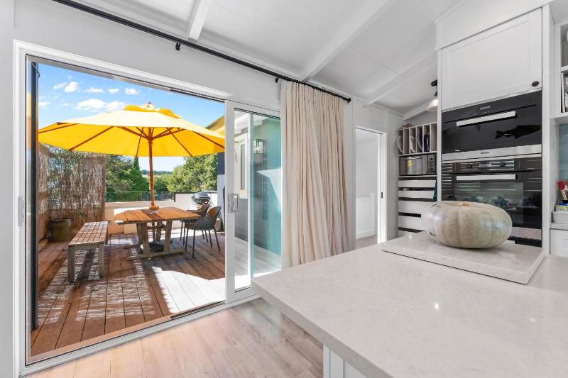 Lakefront Style - Lake Taupo Holiday Home - image 2
