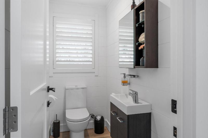 Lakefront Style - Lake Taupo Holiday Home - image 25