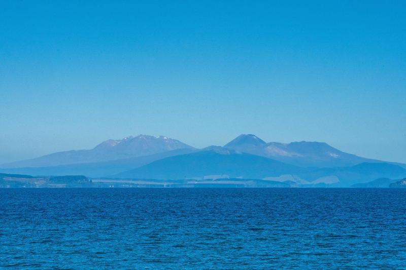 Lakefront Style - Lake Taupo Holiday Home - image 11