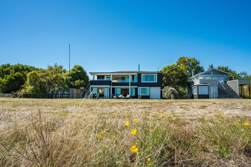 Lakefront Style - Lake Taupo Holiday Home - image 32
