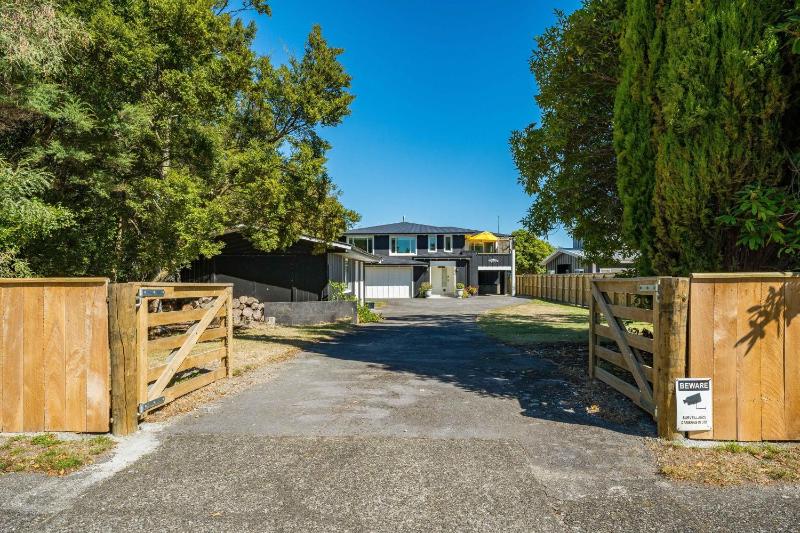 Lakefront Style - Lake Taupo Holiday Home - image 23