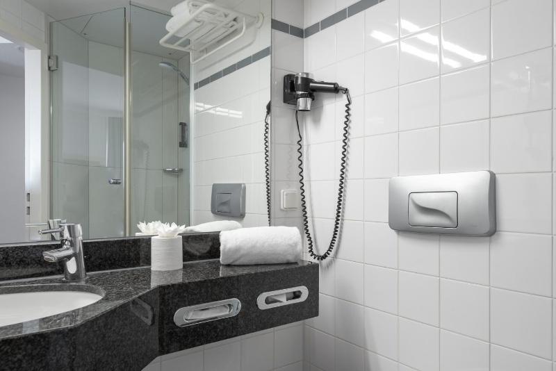 Standard Double or Twin Room image 4