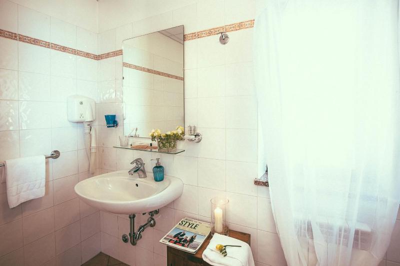 Double or Twin Room with Sea View image 3