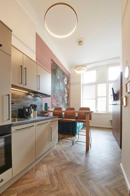 Studio Apartment image 3