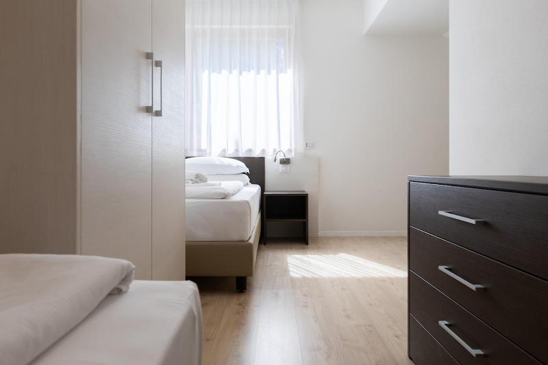 Two-Bedroom Apartment (7 Adults) - Split Level image 3