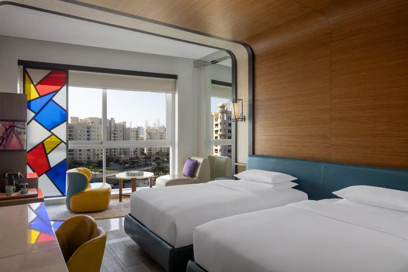Twin Room image 3