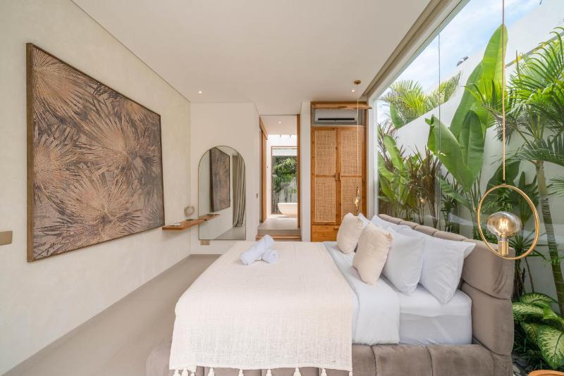 Villa Inka - Tropical Modern 1BR Villa in Pererenan Beachside - image 47