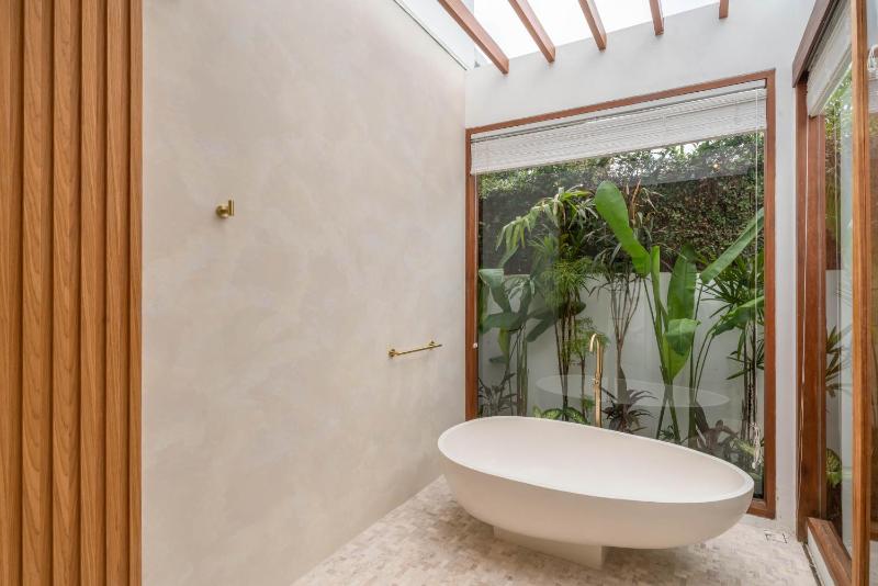 Villa Inka - Tropical Modern 1BR Villa in Pererenan Beachside - image 31