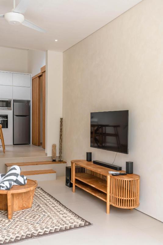 Villa Inka - Tropical Modern 1BR Villa in Pererenan Beachside - image 45