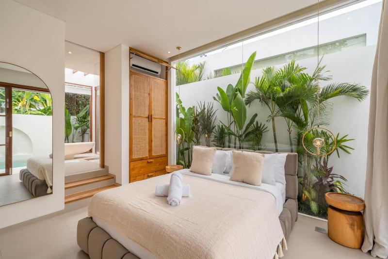 Villa Inka - Tropical Modern 1BR Villa in Pererenan Beachside - image 25