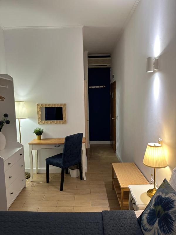 Single Room image 1