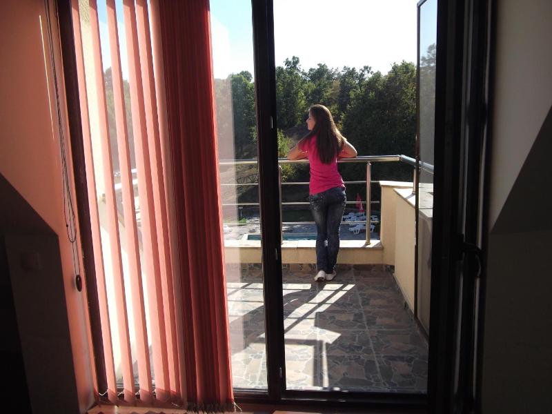 Family Suite with Balcony image 2