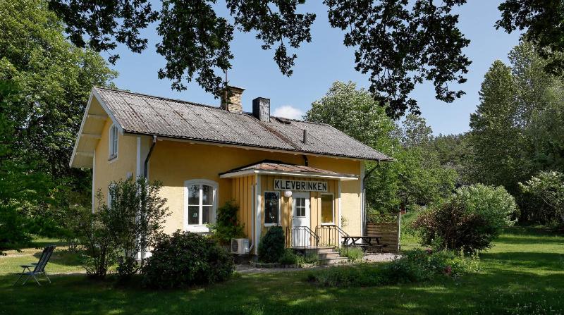 Cottage with Garden View image 1