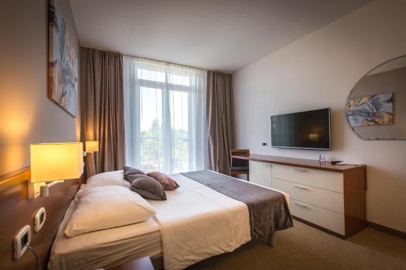 Double Room image 3