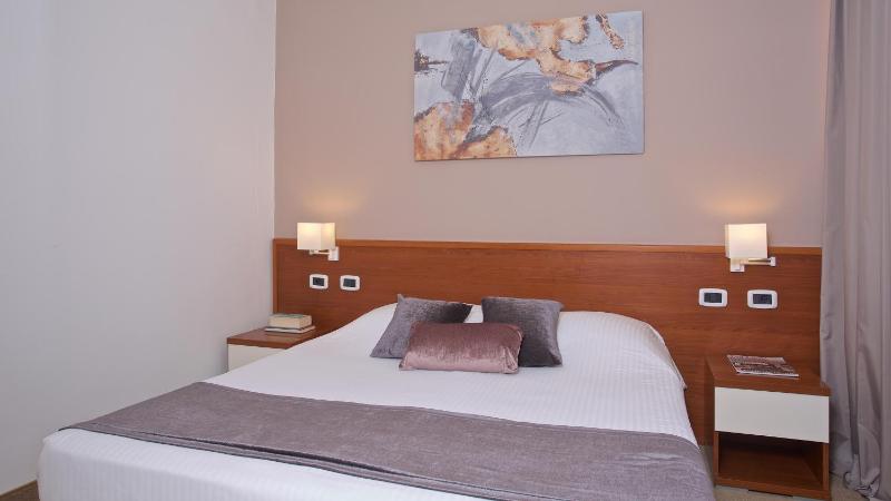 Double Room image 4