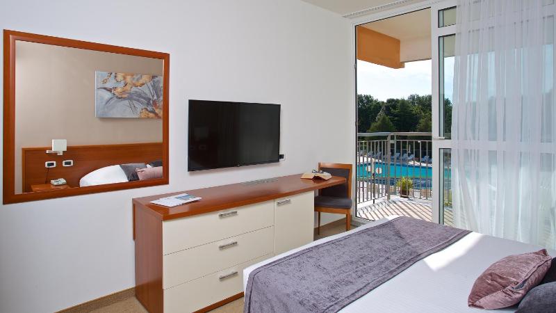 Family Room with Balcony - Sea Side image 1