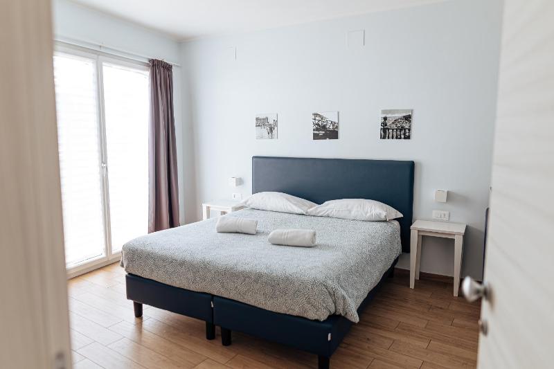 Superior Double Room image 3