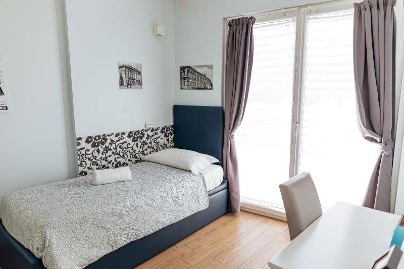 Single Room with Terrace image 1