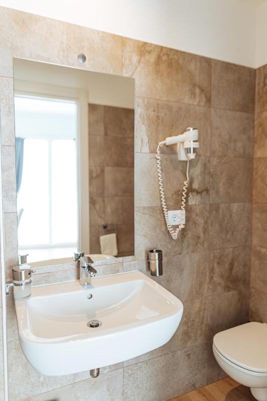 Single Room with Terrace image 2